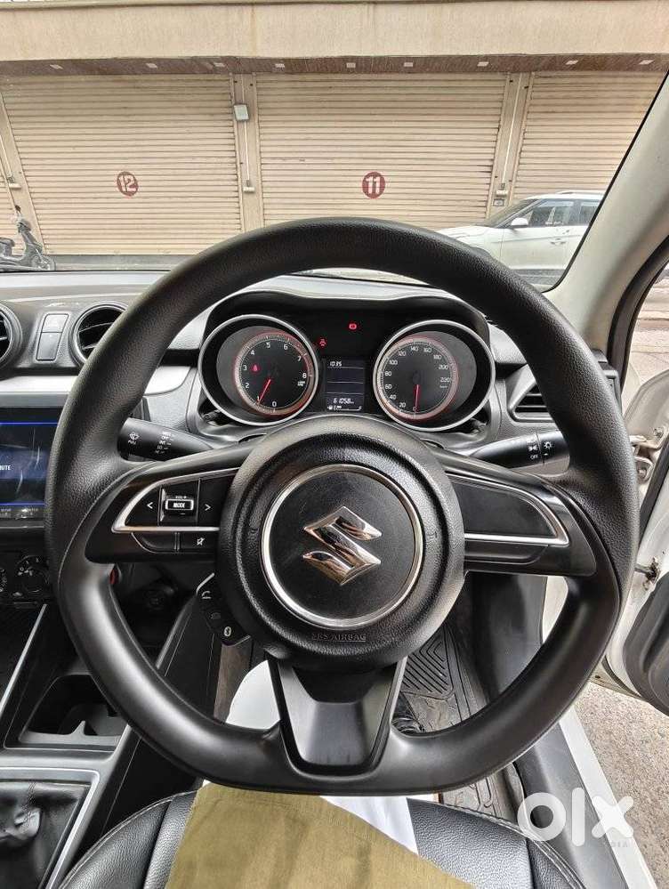 Maruti Suzuki Swift Vxi + Manual, 2023, Petrol