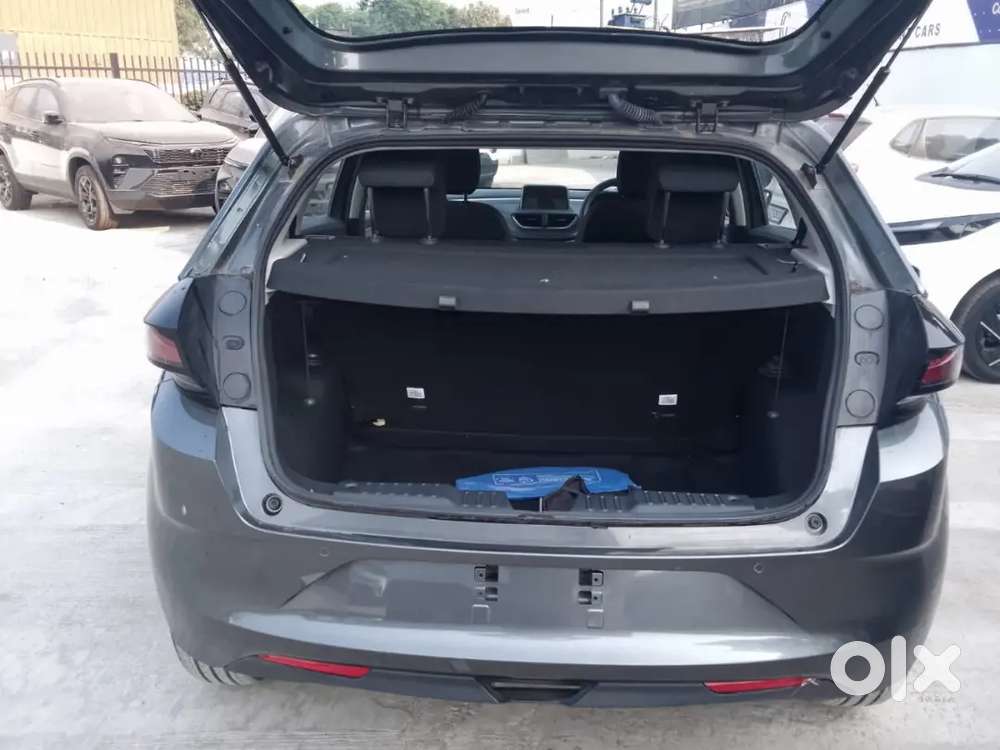 Tata Altroz 2025 Petrol 3155 Km Driven