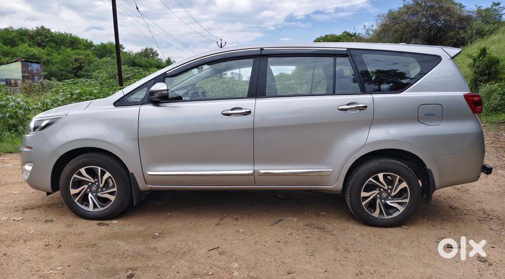 Toyota Innova Crysta [2020-ongoing] 2.4 Gx 8 Str, 2025, Diesel