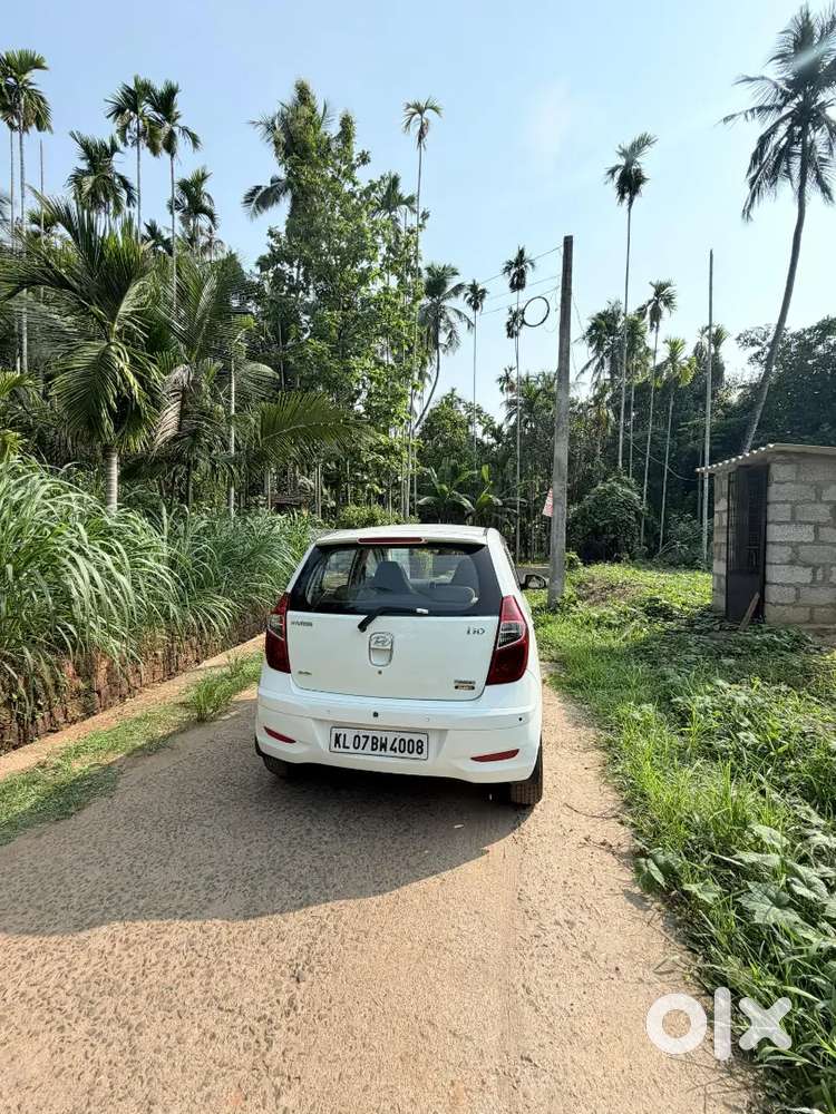 Hyundai Grand I10 2012 Petrol Well Maintained With Sunroof