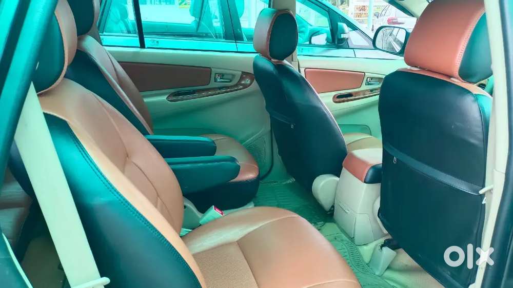 Toyota Innova Black