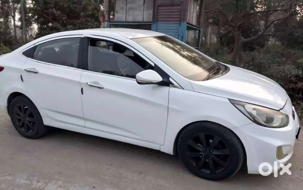 Hyundai Fluidic Verna 2012