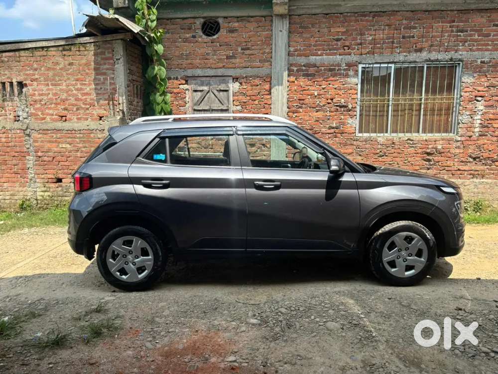 Hyundai Venue 2022 Petrol Showroom Condition