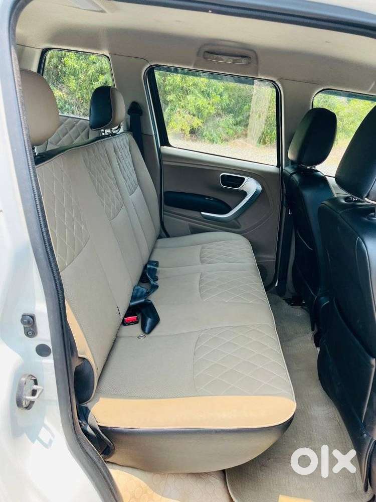 Mahindra Tuv 300 T10, 2018, Diesel