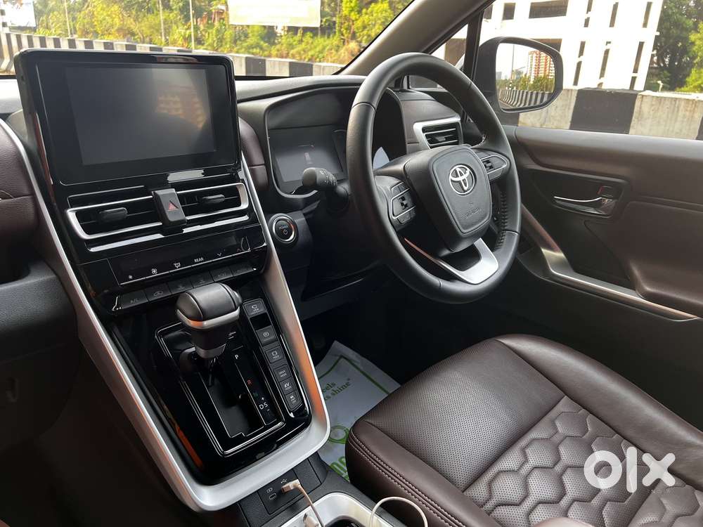 Toyota Innova Hycross 2.0 Vx Hybrid 7 Str, 2025, Petrol