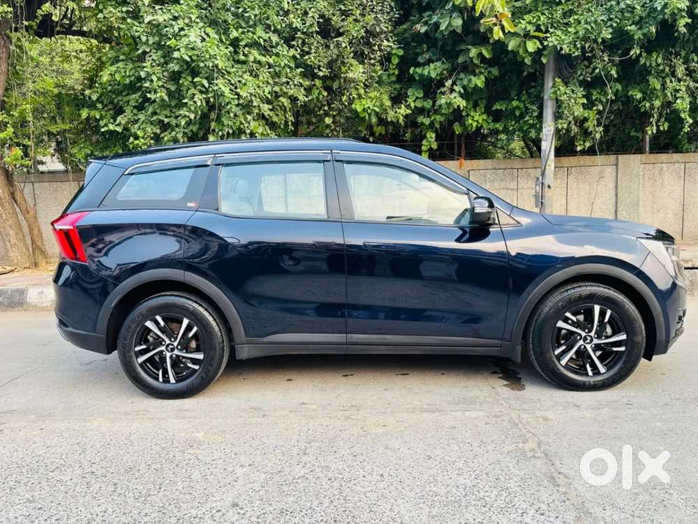 Mahindra Xuv700 2.0 Ax 5 Petrol Mt 7 Str, 2025, Petrol