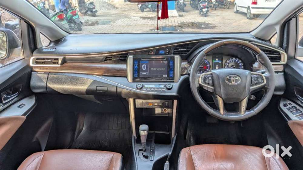 Toyota Innova Crysta 2.8z Automatic, 2016, Diesel