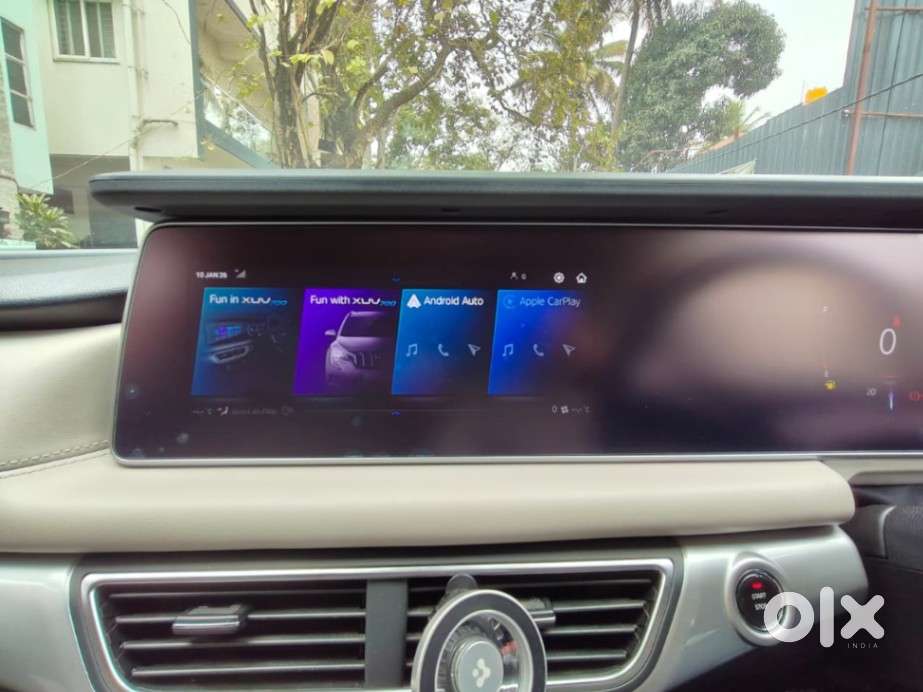 Mahindra Xuv700 2.0 Ax 7 Petrol Mt Str, 2023, Petrol