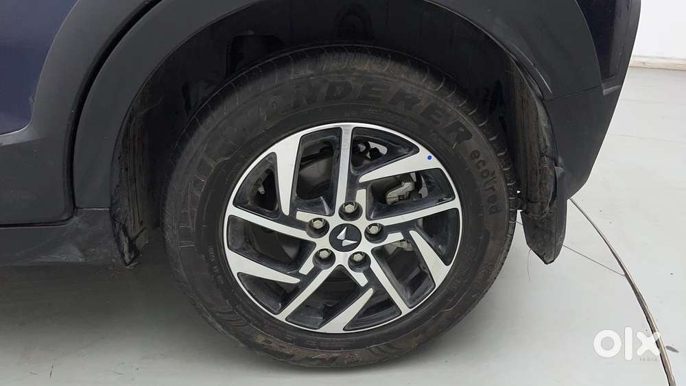Mahindra Xuv 3xo Ax5l 1.2 Petrol At, 2025, Petrol