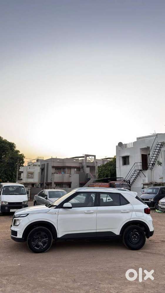 Hyundai Venue S 1.2 Petrol, 2024, Petrol