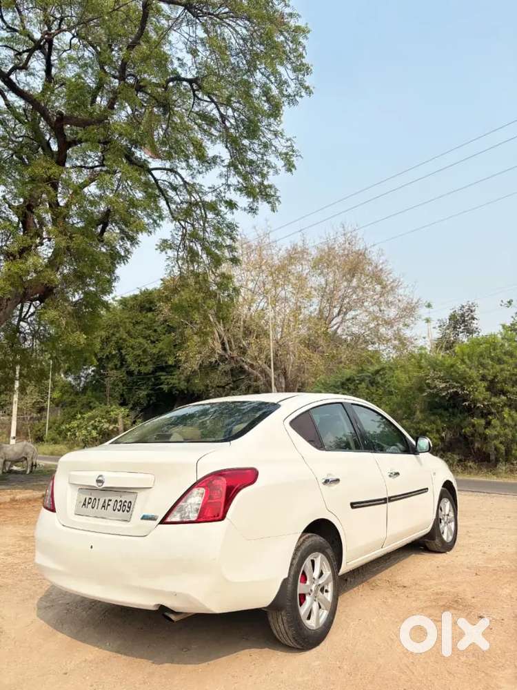 Nissan Sunny 2012 Model Top End Version