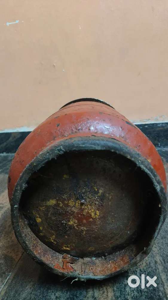 Gas cylinder with attached stove