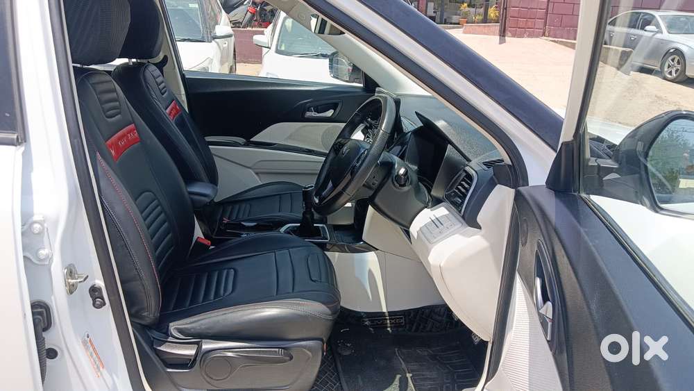Mahindra Xuv 3xo Ax5 Pm Mt, 2024, Petrol