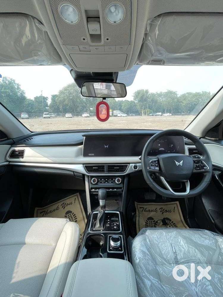 Mahindra Xuv700 2.0 Ax 7 Petrol At Luxury Pack Str, 2024, Petrol