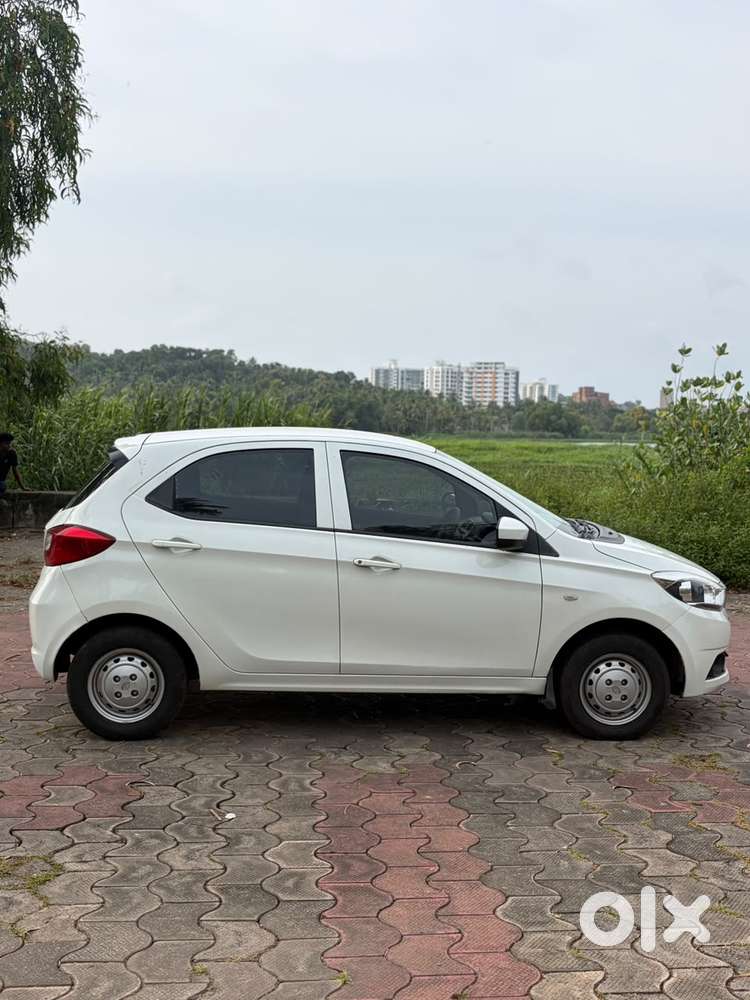Tata Tiago 1.2 Revotron Xm, 2018, Petrol