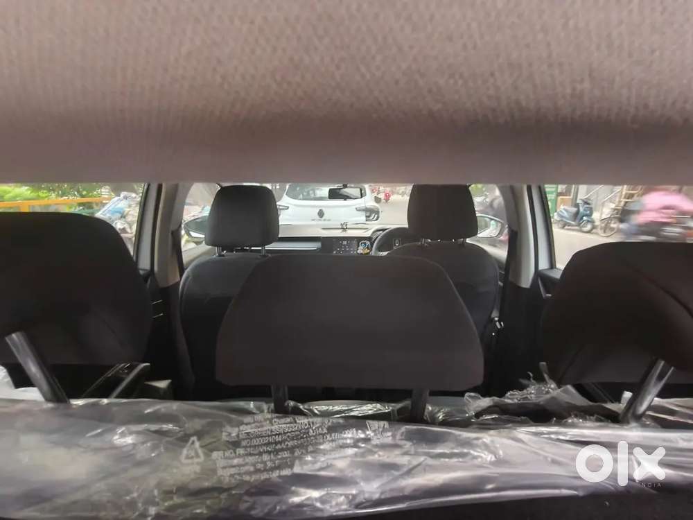 Škoda Kylaq Signature 1.0 Tsi Mt  March 2025  Single Owner  Candy W