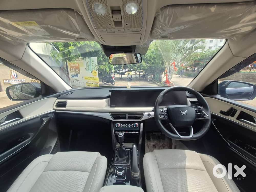 Mahindra Xuv700 2.0 Ax 7 Petrol Mt Str, 2024, Petrol