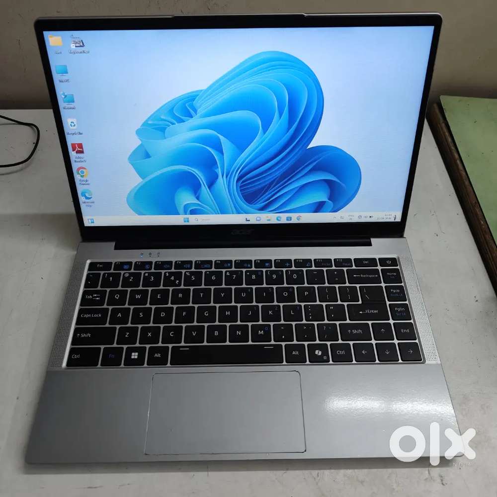 Acer i3-N305 (equal to i3-12th gen), 256 gb SSD, 8gb ddr4 Ram, 14 inch