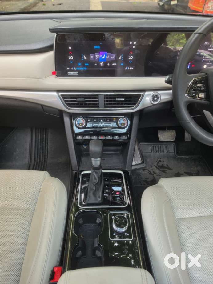 Mahindra Xuv700 2.2 Ax 7 Diesel At Luxury Pack Str, 2025, Diesel