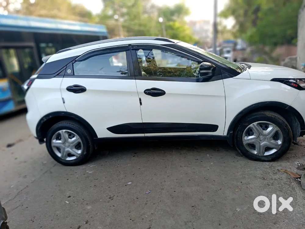Tata Nexon 2023 Petrol Automatic Sunroof Zero Dept Insurance Valid