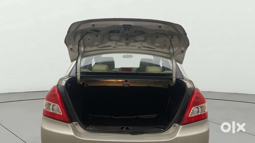 Maruti Suzuki Swift Dzire Vxi Optional, 2016, Petrol