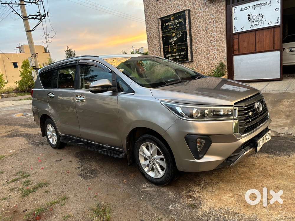 Toyota Innova Crysta 2017 Variant