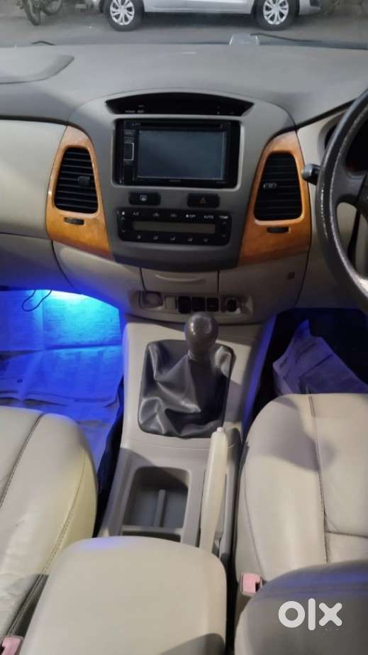 Toyota Innova 2004-2011 2.5 V Diesel 8-seater, 2011, Diesel