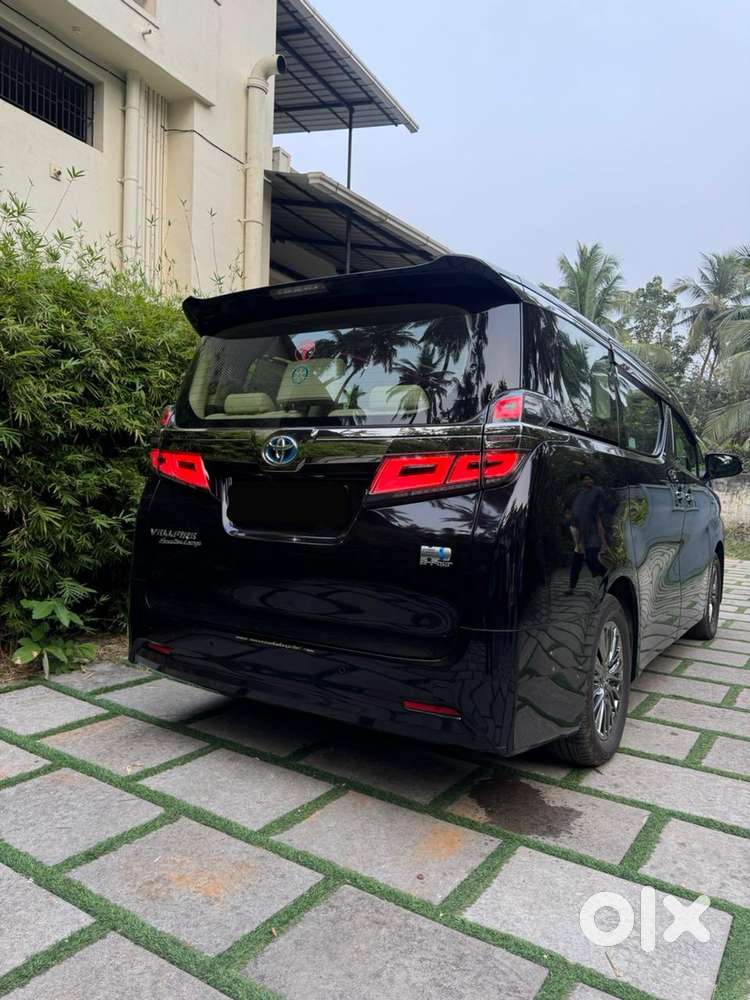 Toyota Vellfire 2.5 Executive Lounge, 2022, Petrol