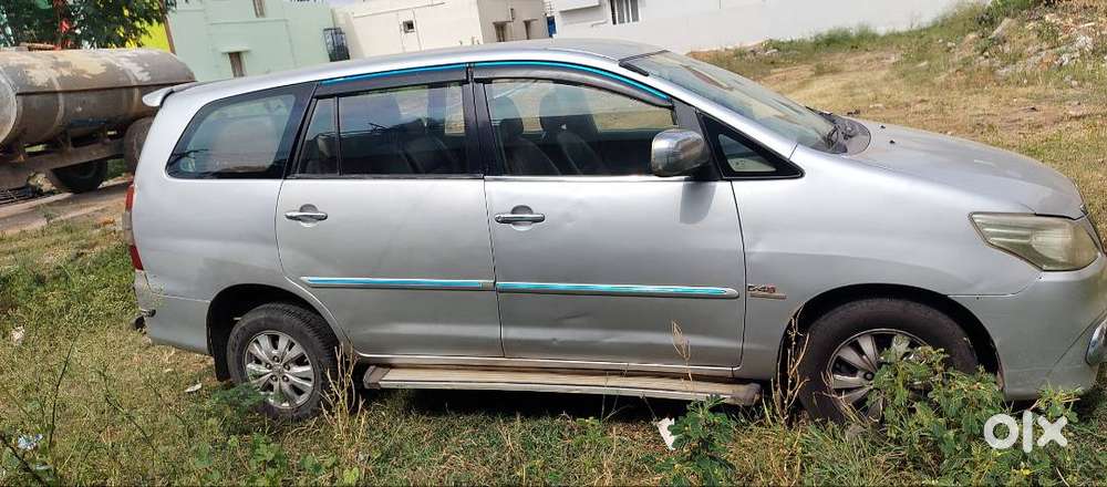 Innova 2.5 V (diesel)