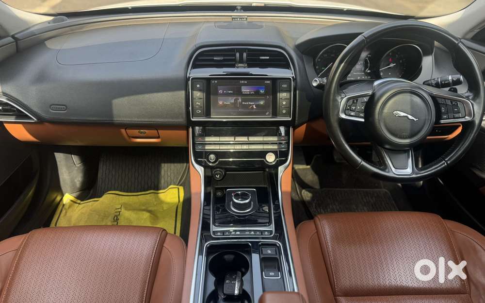 Jaguar Xe Portfolio, 2019, Petrol