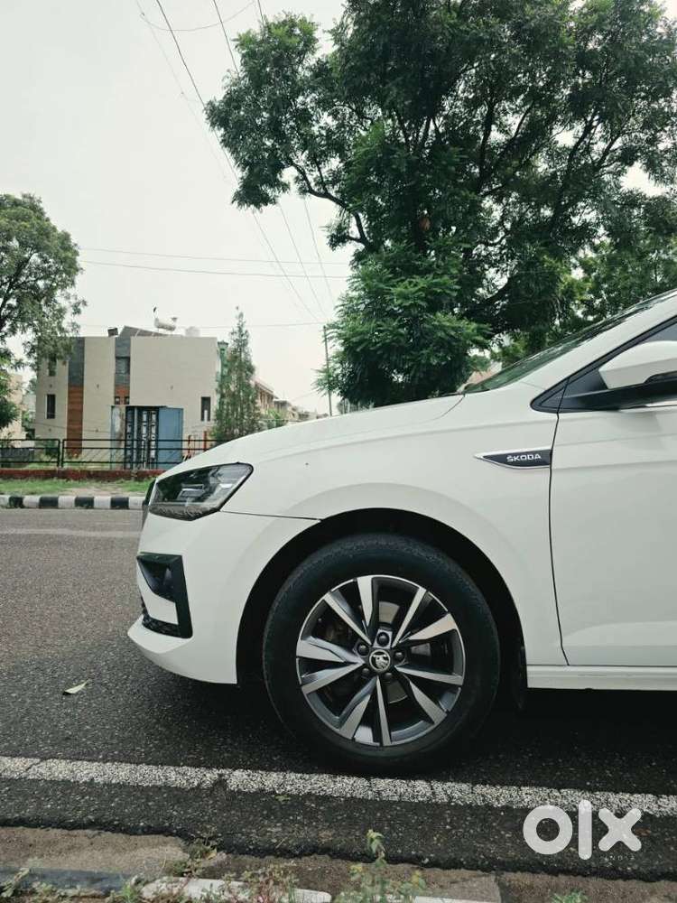 Skoda Slavia 1.0 Tsi Style At, 2023, Petrol