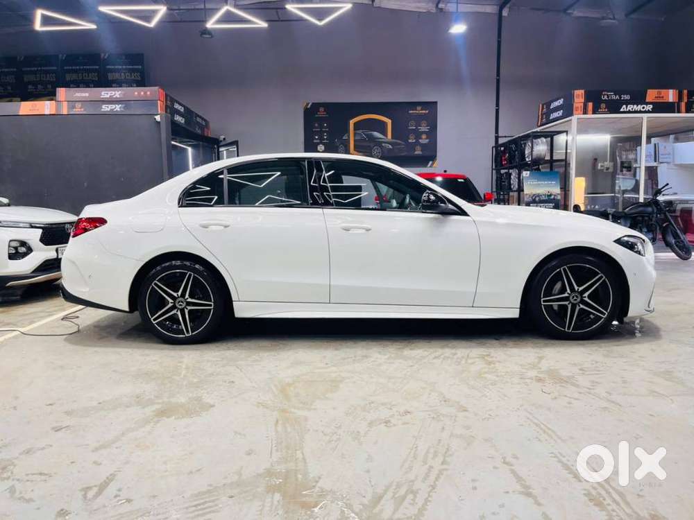 Mercedes-benz C300d Amg Line – July 2023  Only 16,000 Km  Immaculate