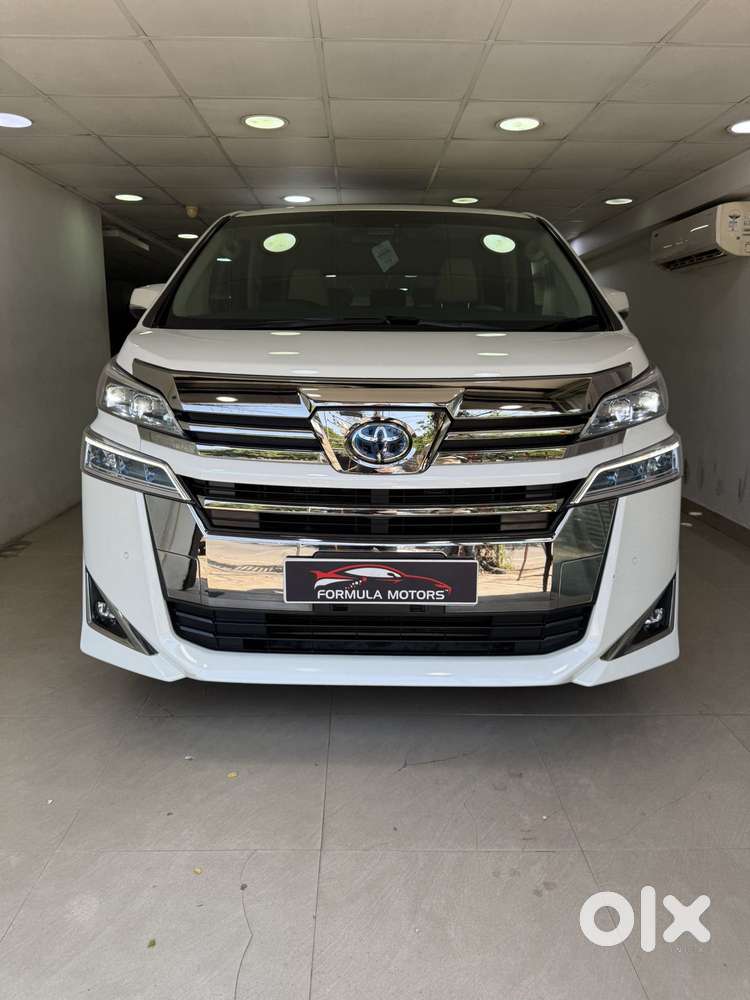 Toyota Vellfire 2.5 Executive Lounge, 2023, Petrol