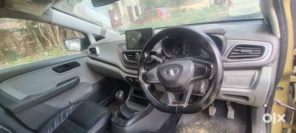 Tata Altroz 1.2 Xe, 2020, Petrol