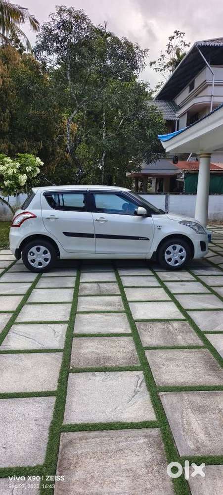 Maruti Suzuki Swift Lxi Option, 2017, Petrol