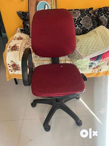 Rolling chair deals in olx