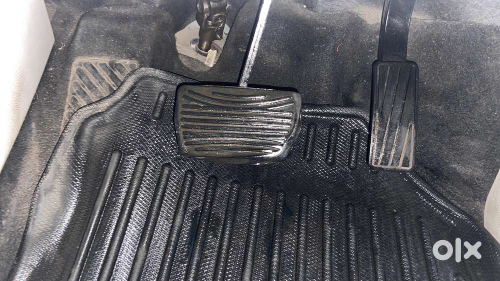 Mahindra Xuv300 1.2 W8 (o) Amt Petrol, 2021, Petrol