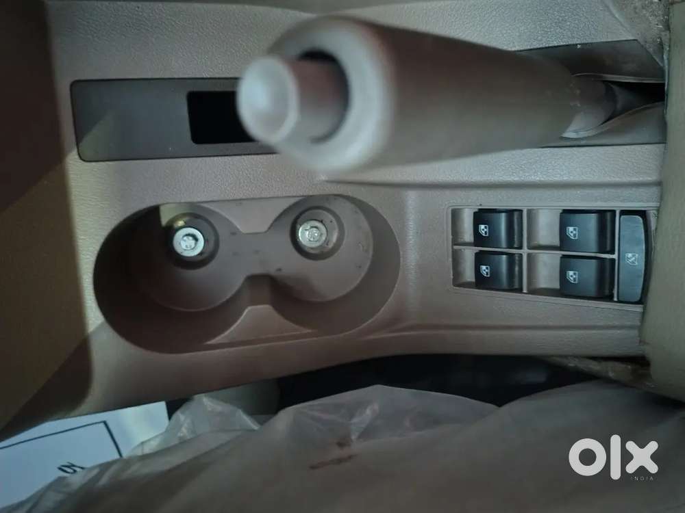 New Jaisa Car Hai Seat Sai Thali Hatti Hai