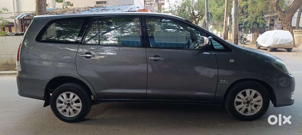 Toyota Innova 2004-2011 2.5 V Diesel 8-seater, 2011, Diesel