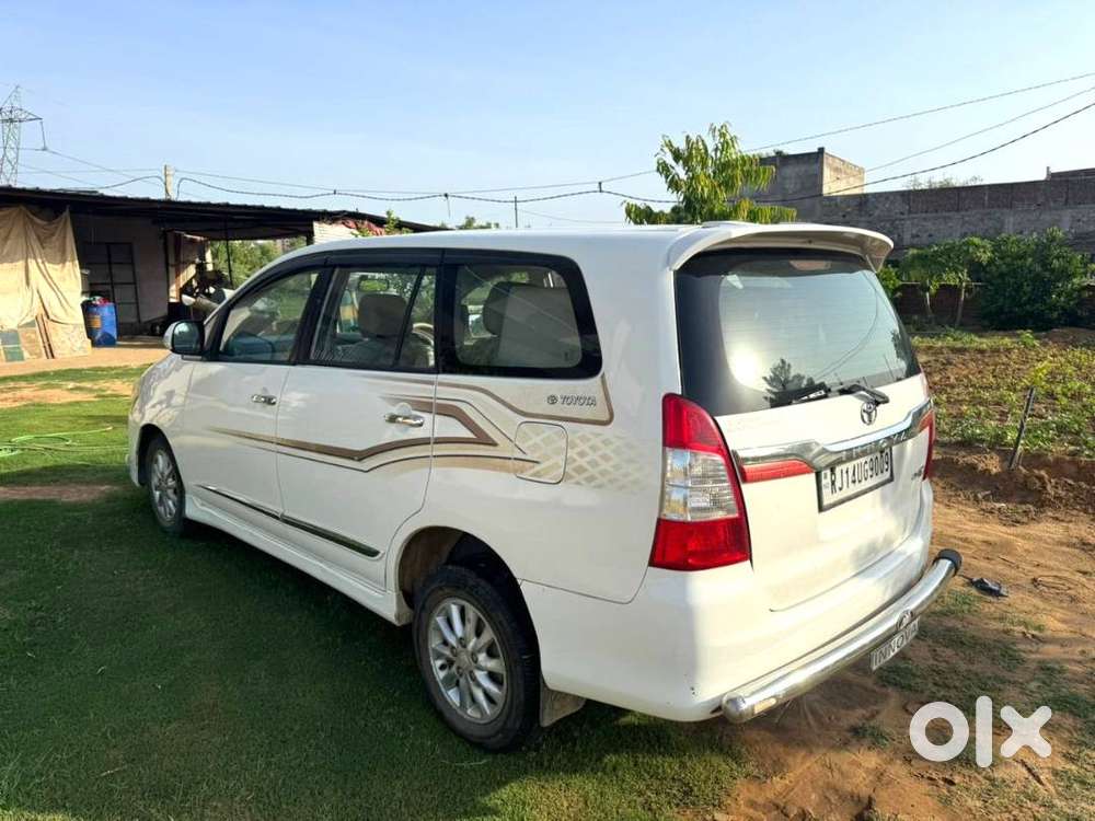Toyota Innova 2.5 Z Diesel, 2015, 7-seater (bs4) – Mint Condition, Cap