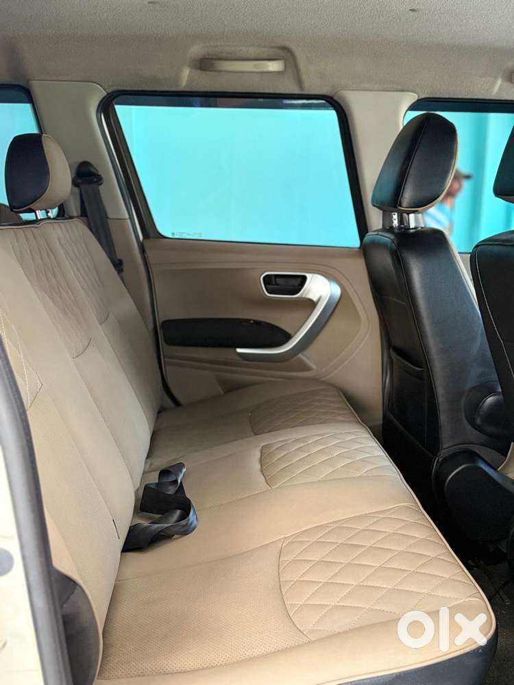 Mahindra Tuv 300 T10, 2018, Diesel