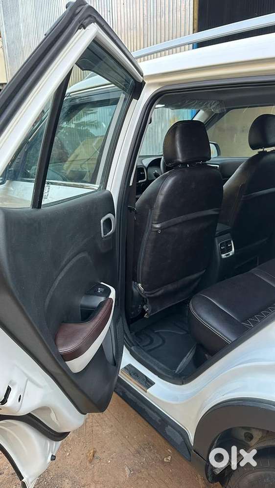 Hyundai Venue 2022 Petrol 20000 Km Driven