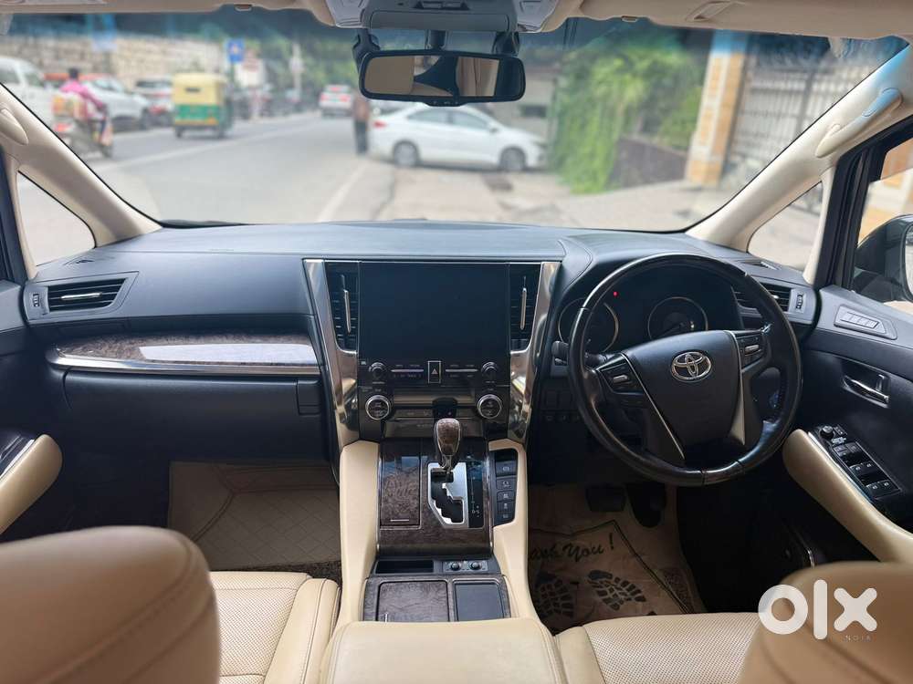 Toyota Vellfire 2.5 Executive Lounge, 2020, Petrol