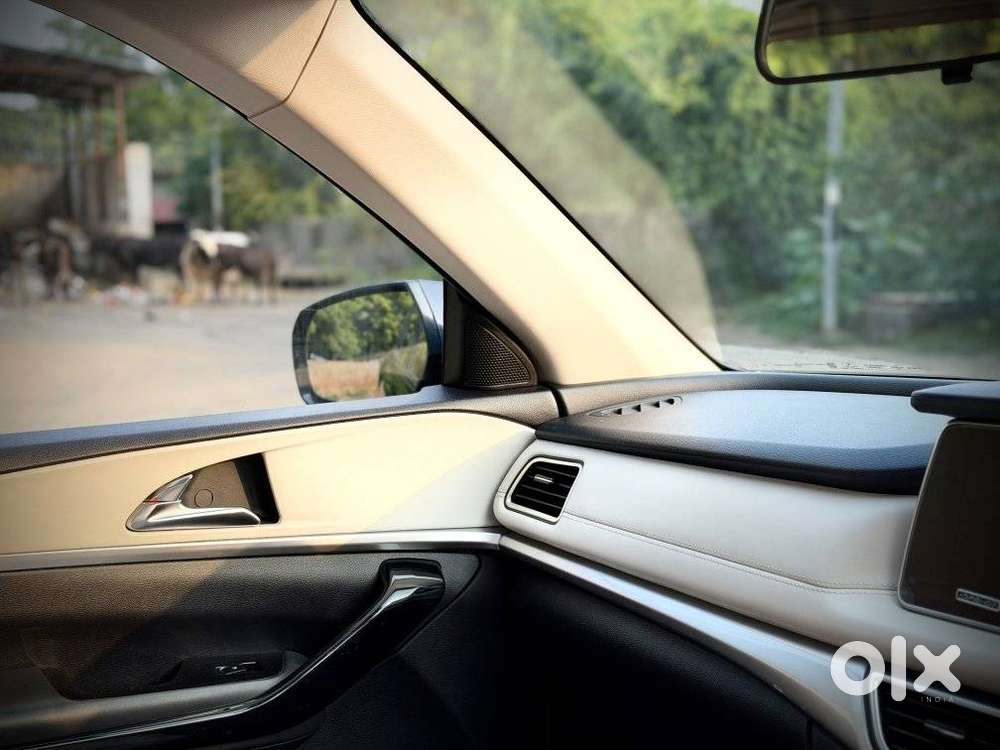 Mahindra Xuv700 2.0 Ax 7 Petrol At Str, 2023, Petrol