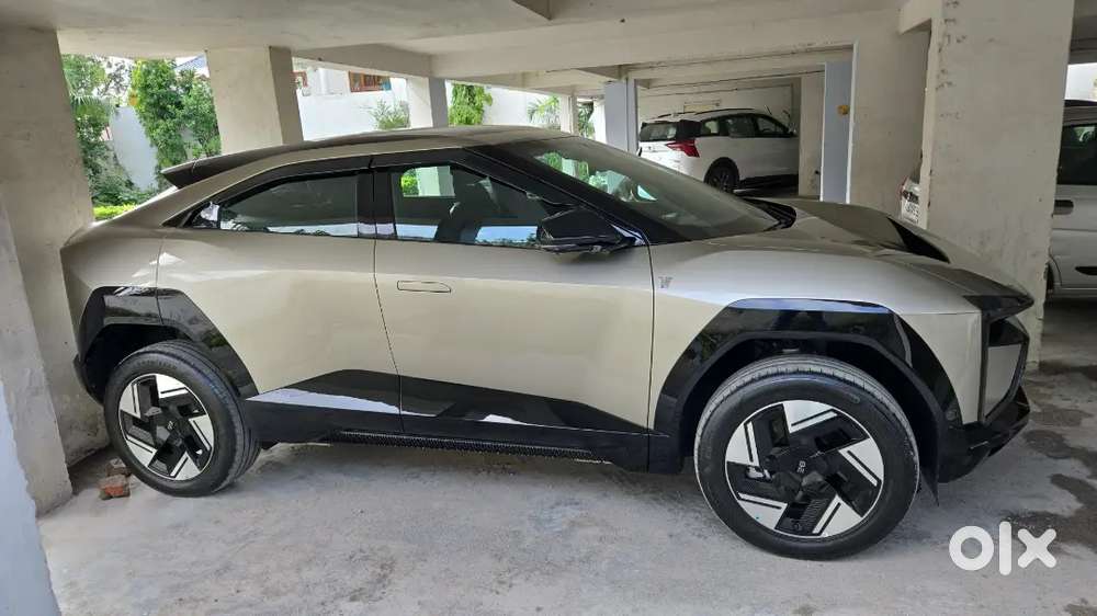 Mahindra Be 6 2025 Electric 30000 Km Driven