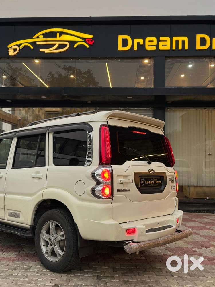 Mahindra Scorpio S8, 2015, Diesel