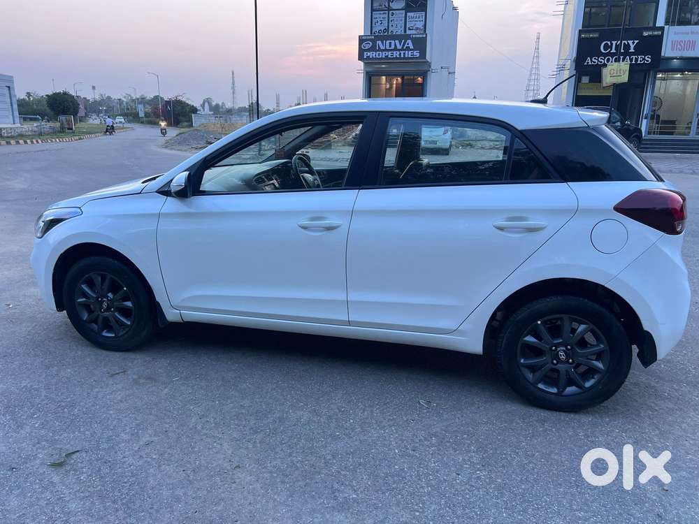 Hyundai Elite I20 Sportz (o) 1.4, 2020, Petrol