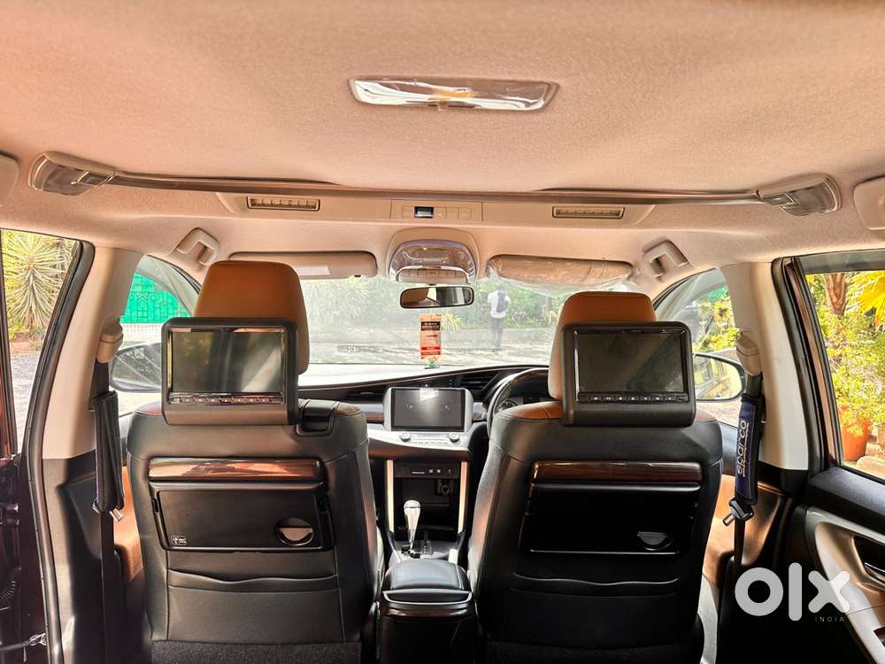 Toyota Innova Crysta 2.8z Automatic, 2017, Diesel