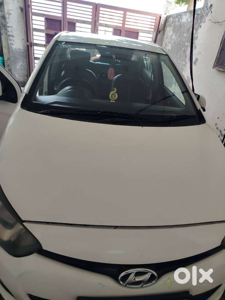 I 20 Car 2012 Model Crdi Sportz 1.4