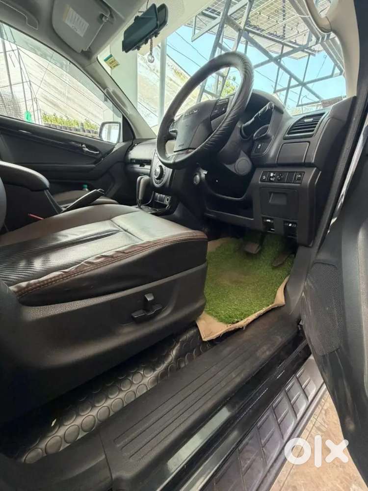Isuzu V-cross Prestige 2021